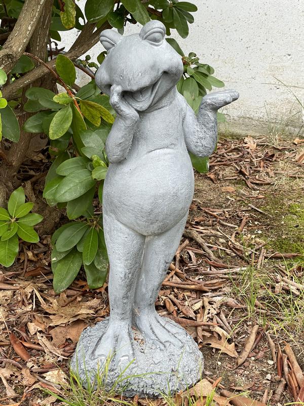 frog statue