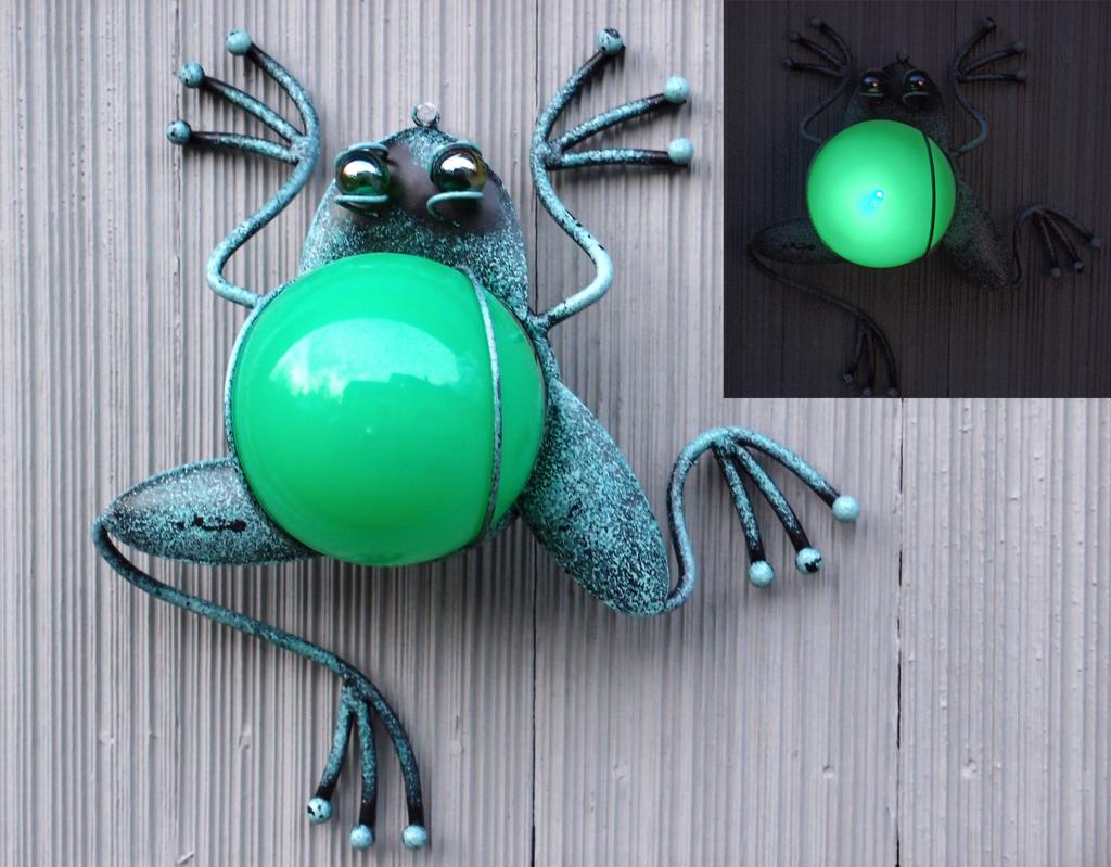 solar frog light