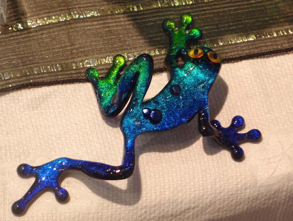 glass art frog