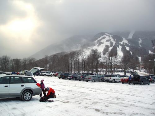 hikers gearing up at the trailhead to Bald Mountain in New Hampshire