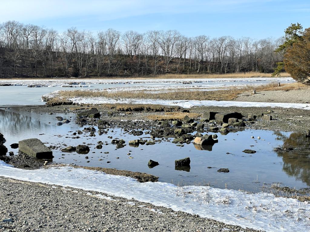 Reversing Falls at low tide in Great Esker Park near Weymouth in eastern Massachusetts