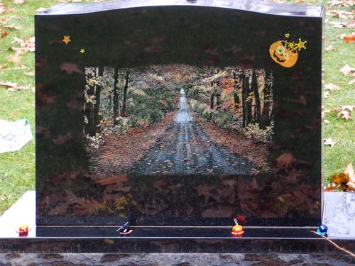 picture-adorned gravestone at Edgewood Cemetery in New Hampshire