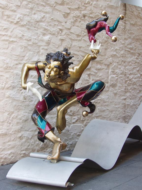 innovative court-jester statue in Quebec City, Canada